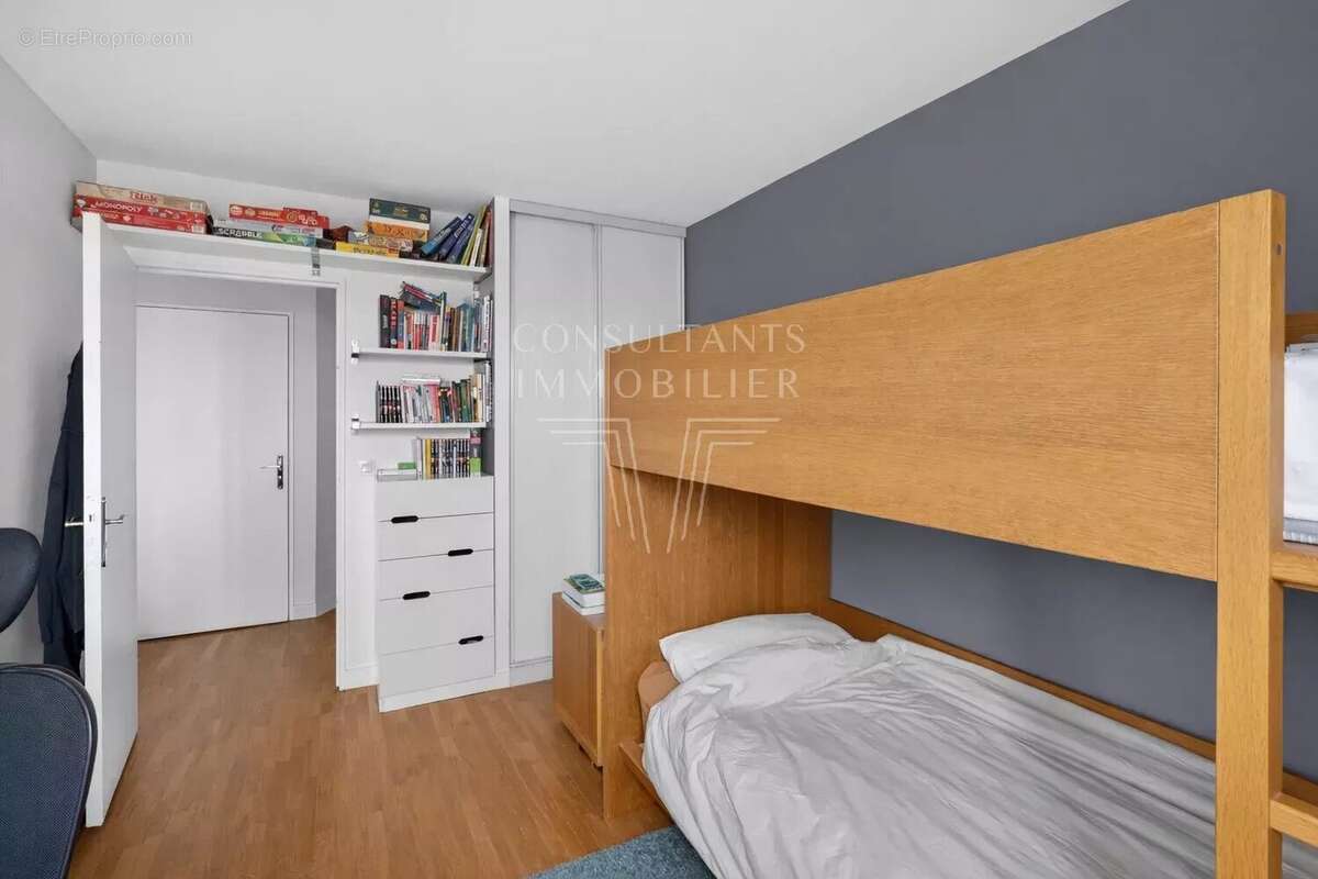 Appartement à COURBEVOIE