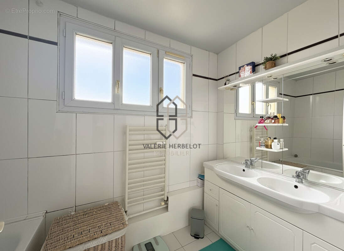 Appartement à SAINT-MAUR-DES-FOSSES