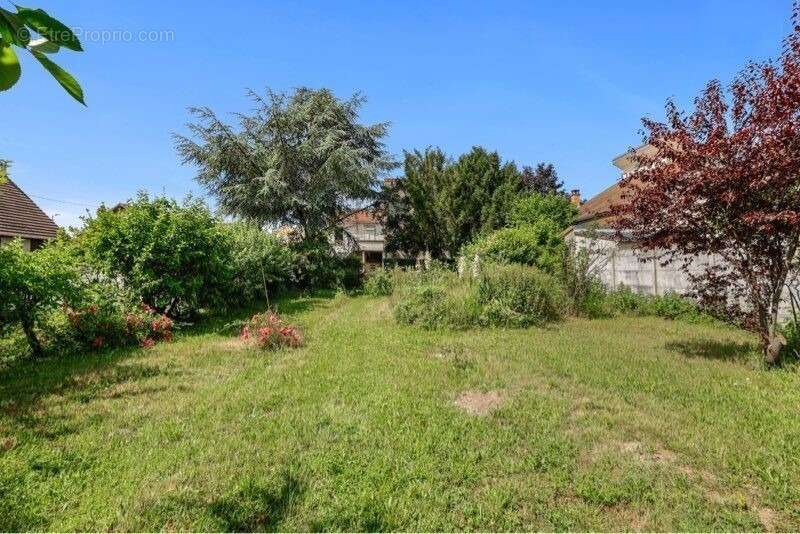 Terrain 297 m² à Montigny-Les-Cormeilles  - photo 2