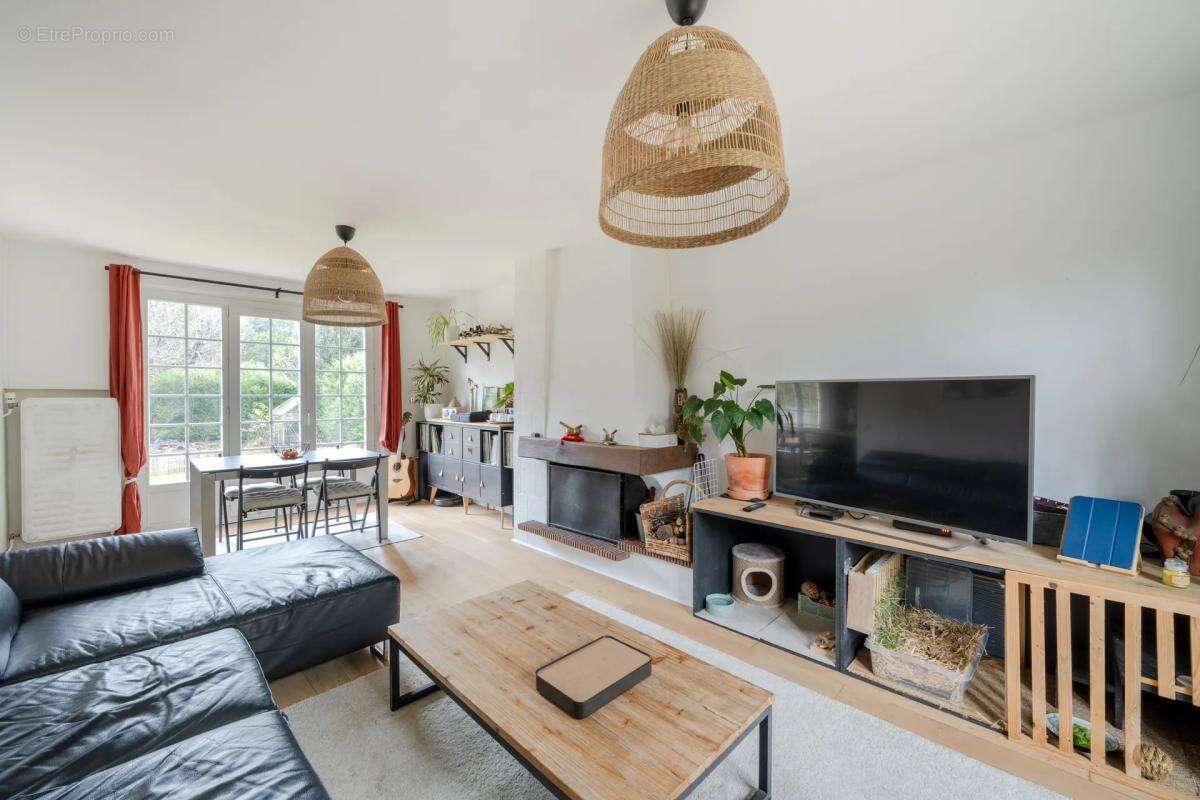 Maison à CRESPIERES