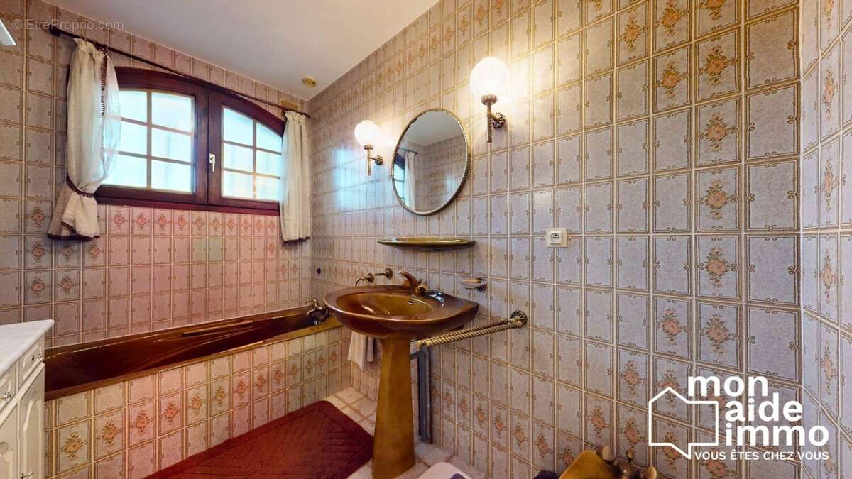 Maison à FARGUES-SAINT-HILAIRE