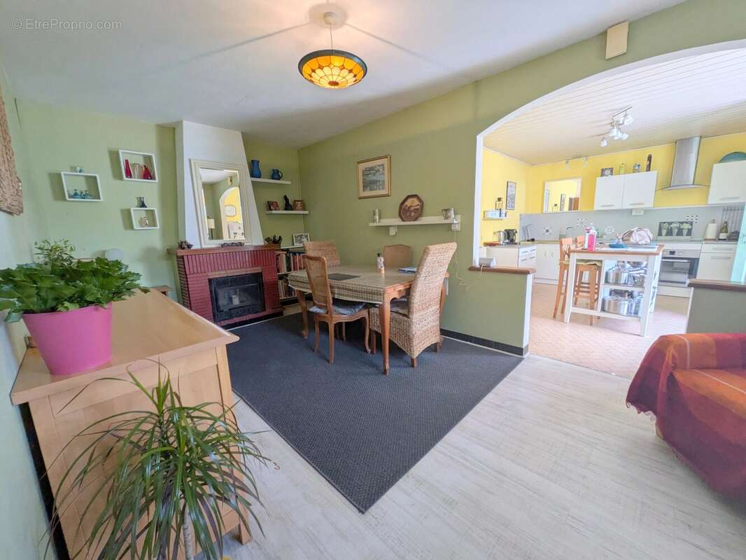 Maison en pierre économe en énergie, dépendances et près de 8 000 m² de terrain - photo 5