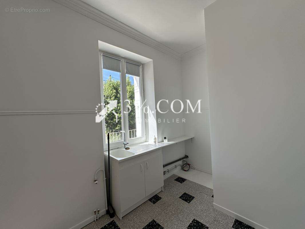Maison de ville , 3 chambres deux niveaux proche centre vill - photo 5