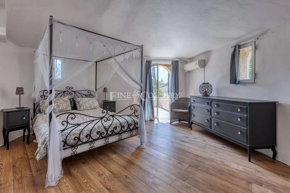 Maison à VALBONNE