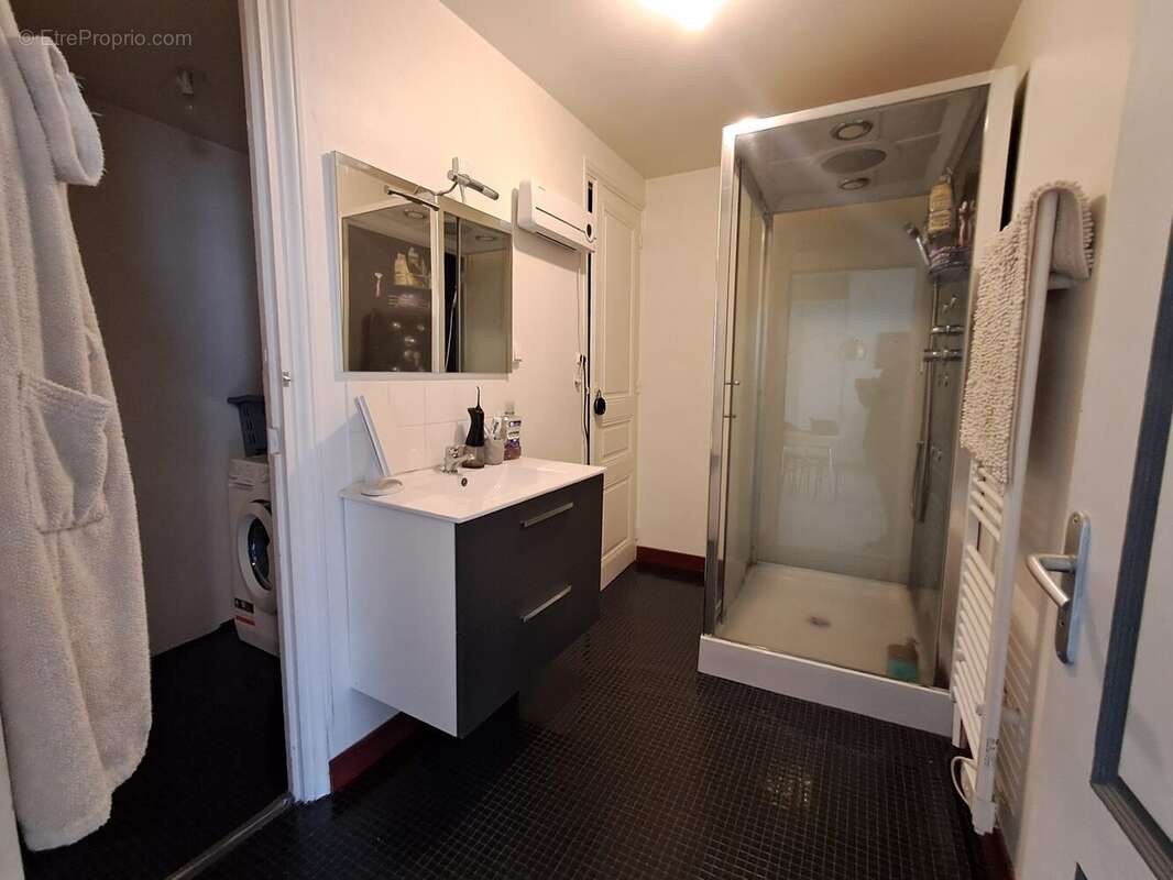 Appartement à CRAPONNE-SUR-ARZON