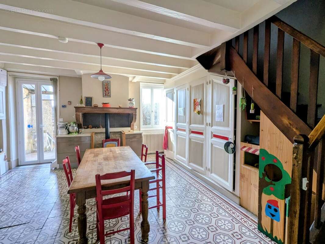 Maison 225 m² à Hurigny  - photo 2