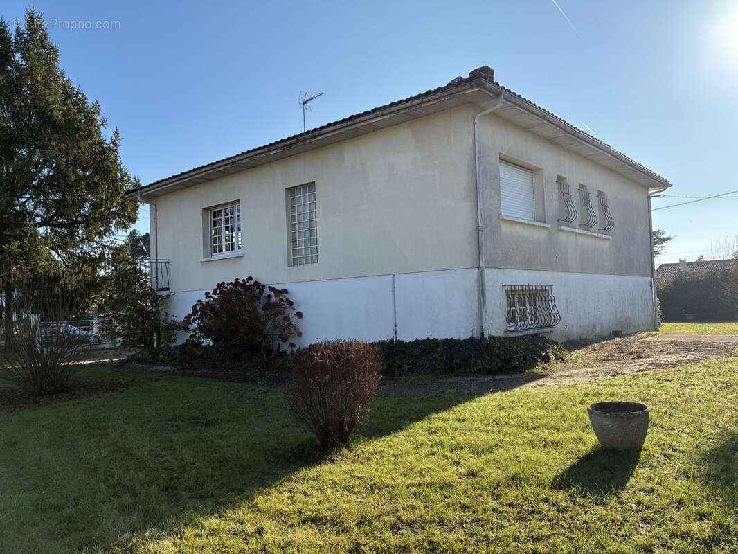 Maison à SAINT-MAGNE-DE-CASTILLON