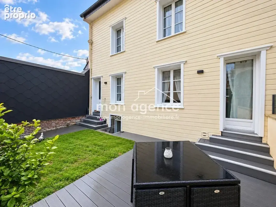 Vente – Maison de ville avec jardin et terrasse – Neufchâtel-en-Bray - photo 1