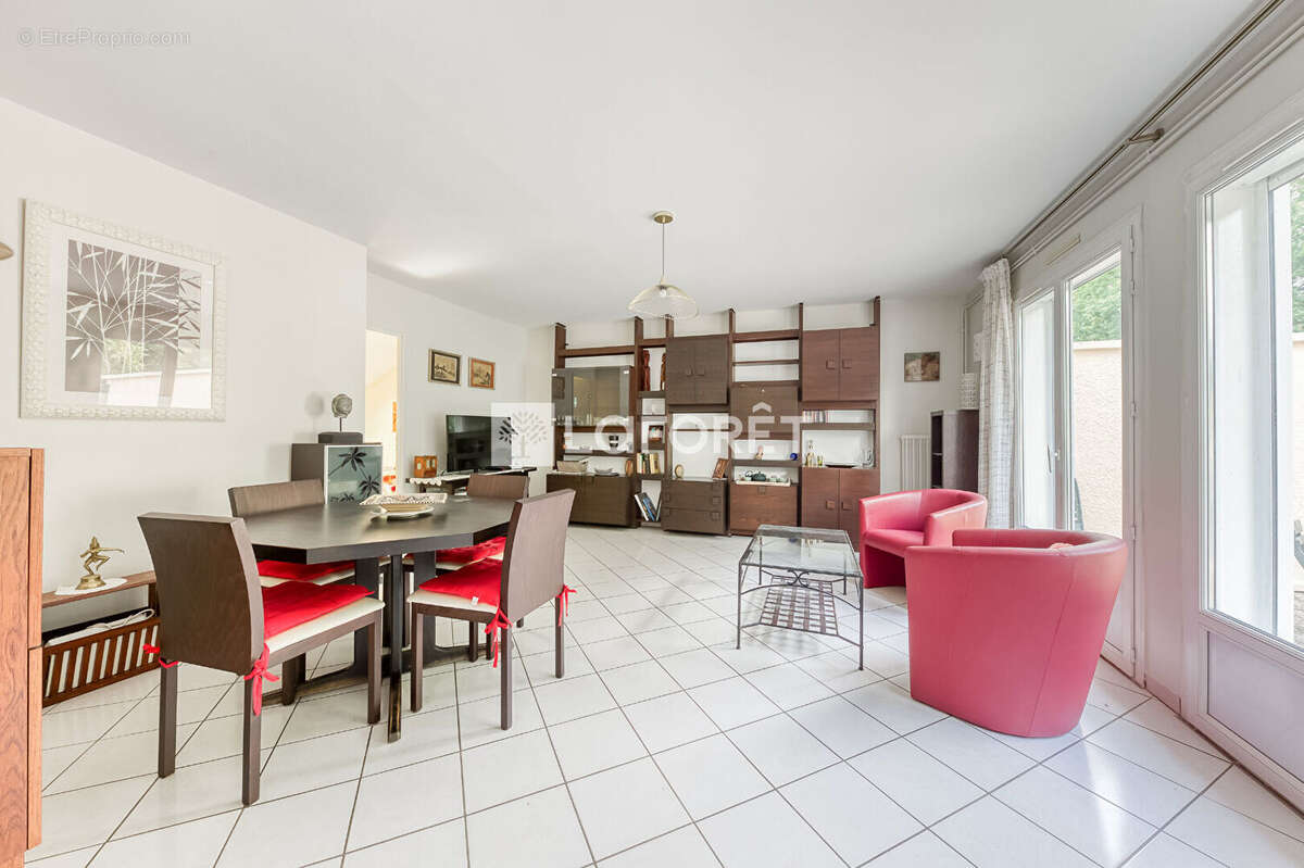 Appartement à EMERAINVILLE