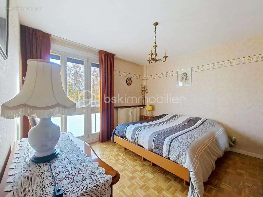 Appartement à LE PONT-DE-CLAIX