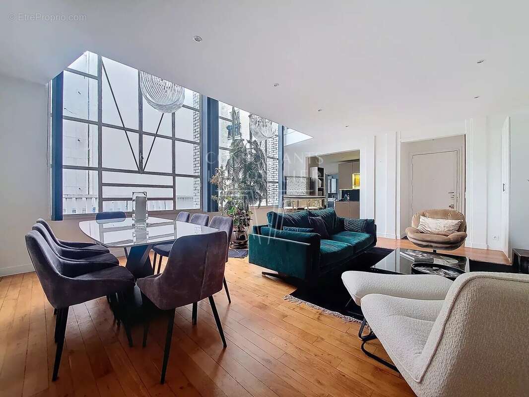 Appartement à PARIS-16E