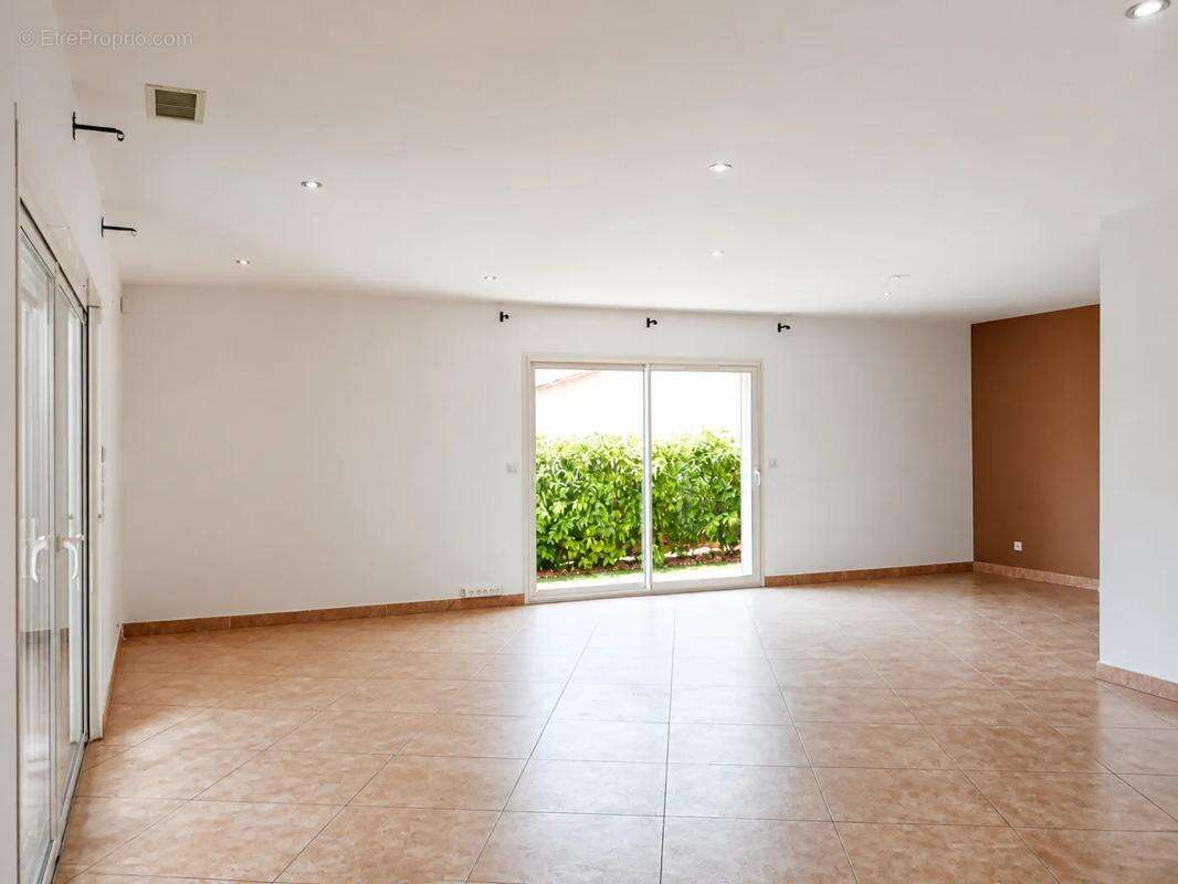 Villa 4 faces – plain-pied – 170 m² – piscine - photo 4
