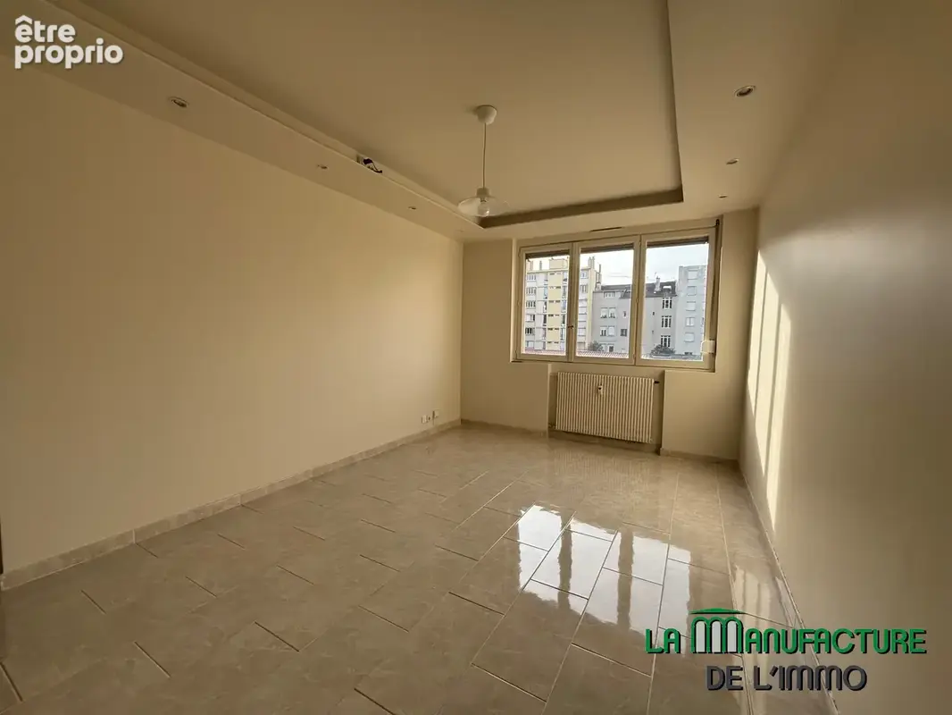 Saint etienne rue palluat de besset - appartement t4 renové avec 3 chambres cave et garage - photo 4