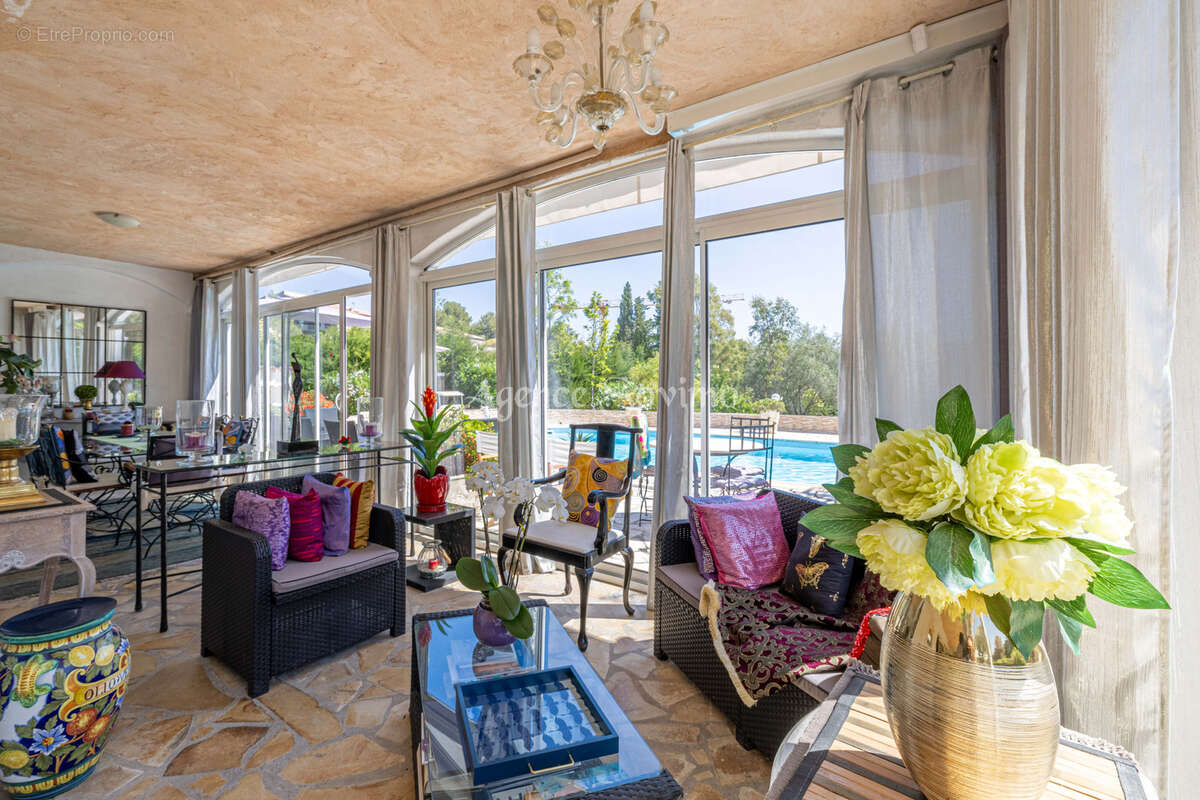 Maison à MOUGINS