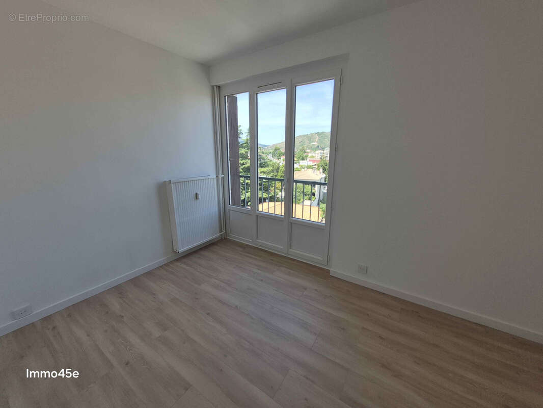 TOURNON SUR RHONE - Appartement T4 avec garage et cave - photo 10