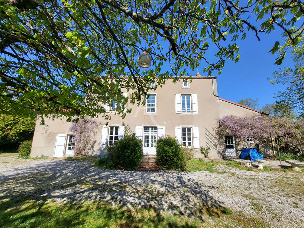 Maison à LE POIRE-SUR-VIE