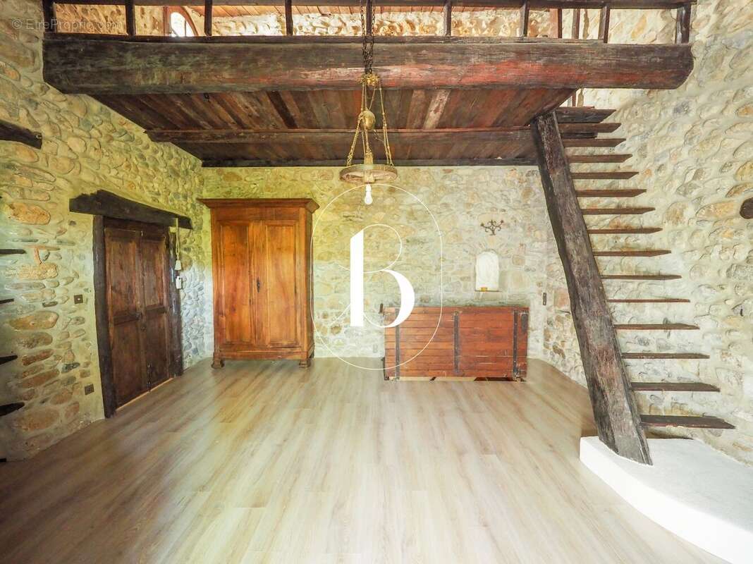 Maison à MOLIERES-SUR-CEZE