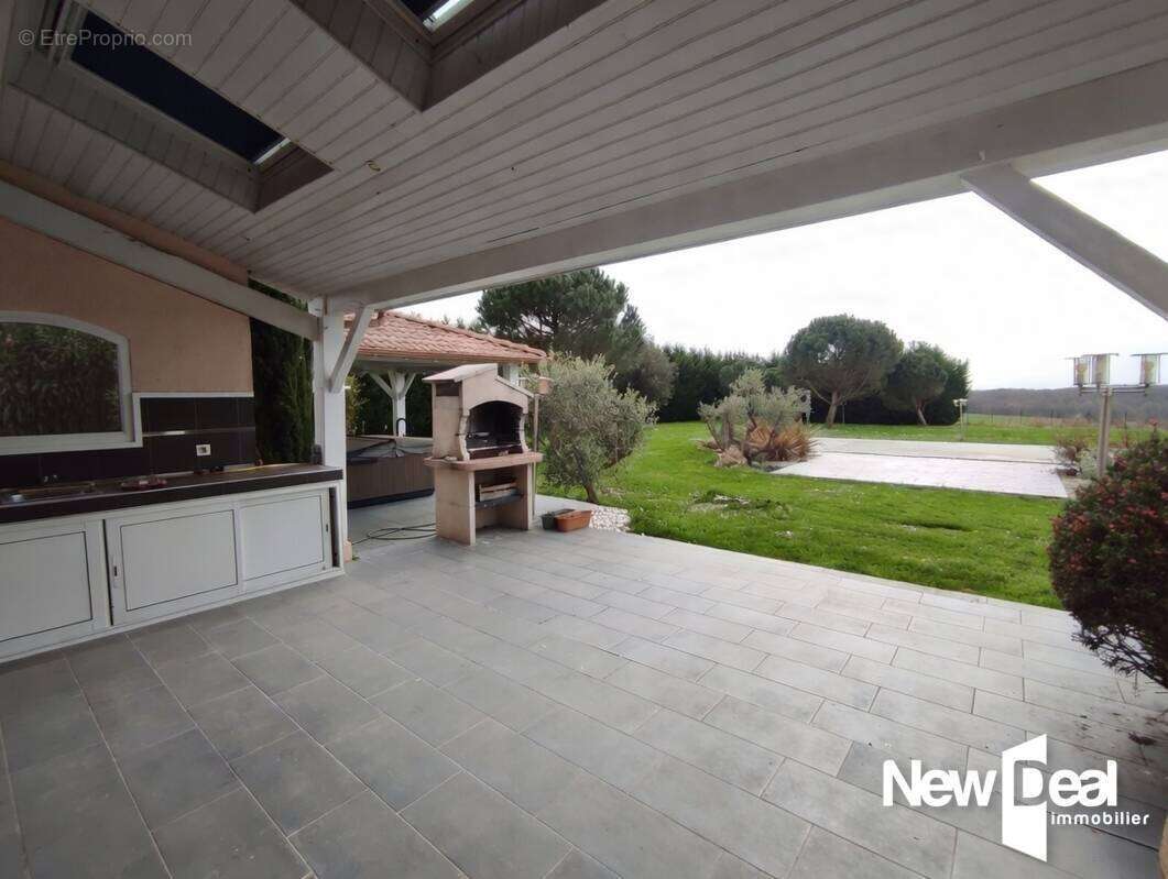 Maison à LAROQUE-TIMBAUT