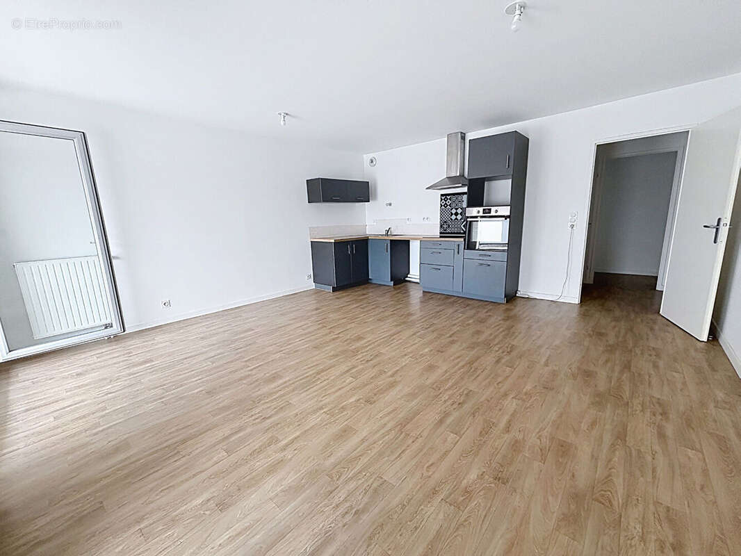 4 pièces récent - terrasse - cave - balcon - parking - à vendre - La Courrouze - photo 2