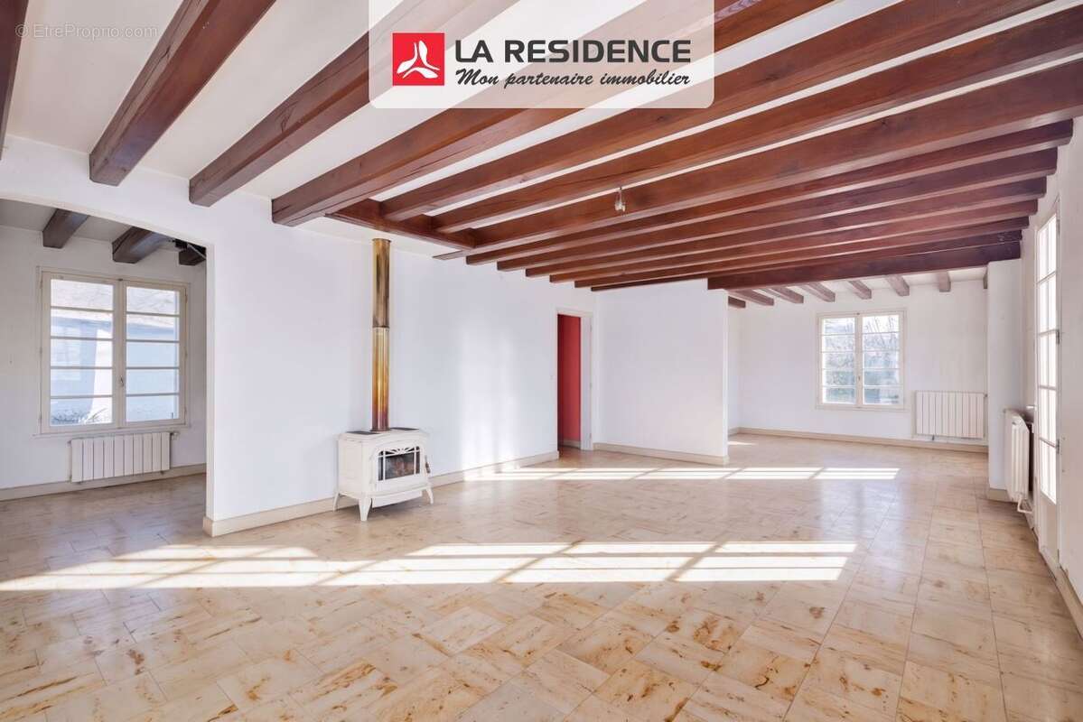 Maison 171 m² à L'etang-La-Ville  - photo 3