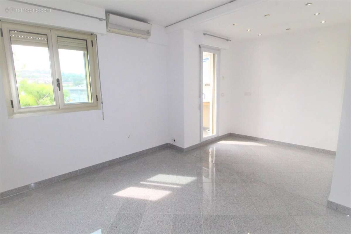 Appartement à VILLENEUVE-LOUBET