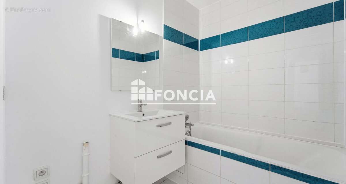 Appartement à SAINT-LAURENT-DU-VAR