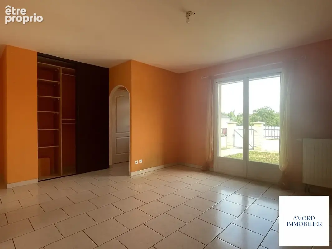 Maison 106 m² à Avord  - photo 4