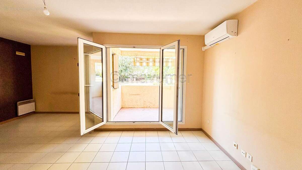Lumineux T3 avec terrasse de 12m² , garage, vue dégagée, 13011 Marseille n°7