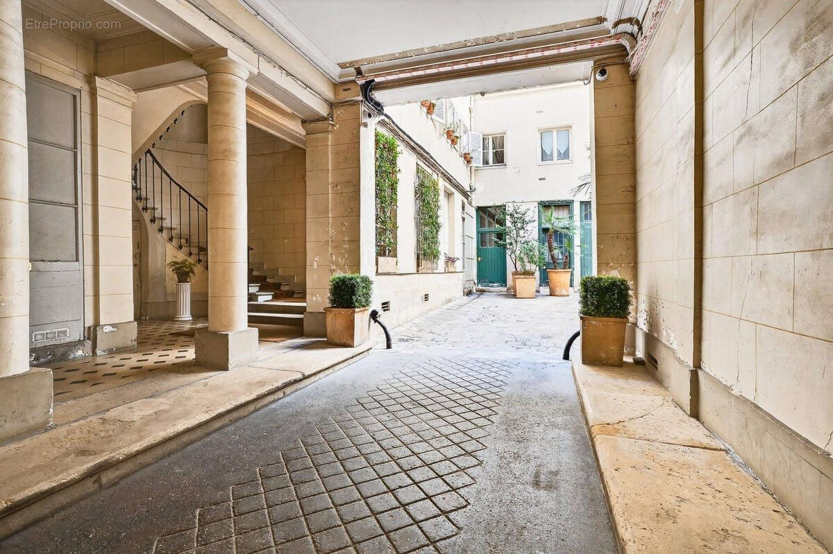 Appartement à PARIS-1E