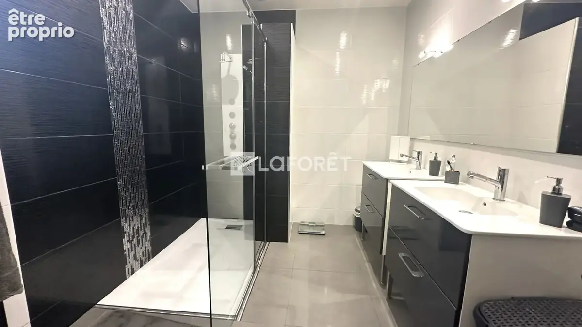 Maison Cuges Les Pins 6 pièces 3 chambres 140 m2 avec piscine - photo 11