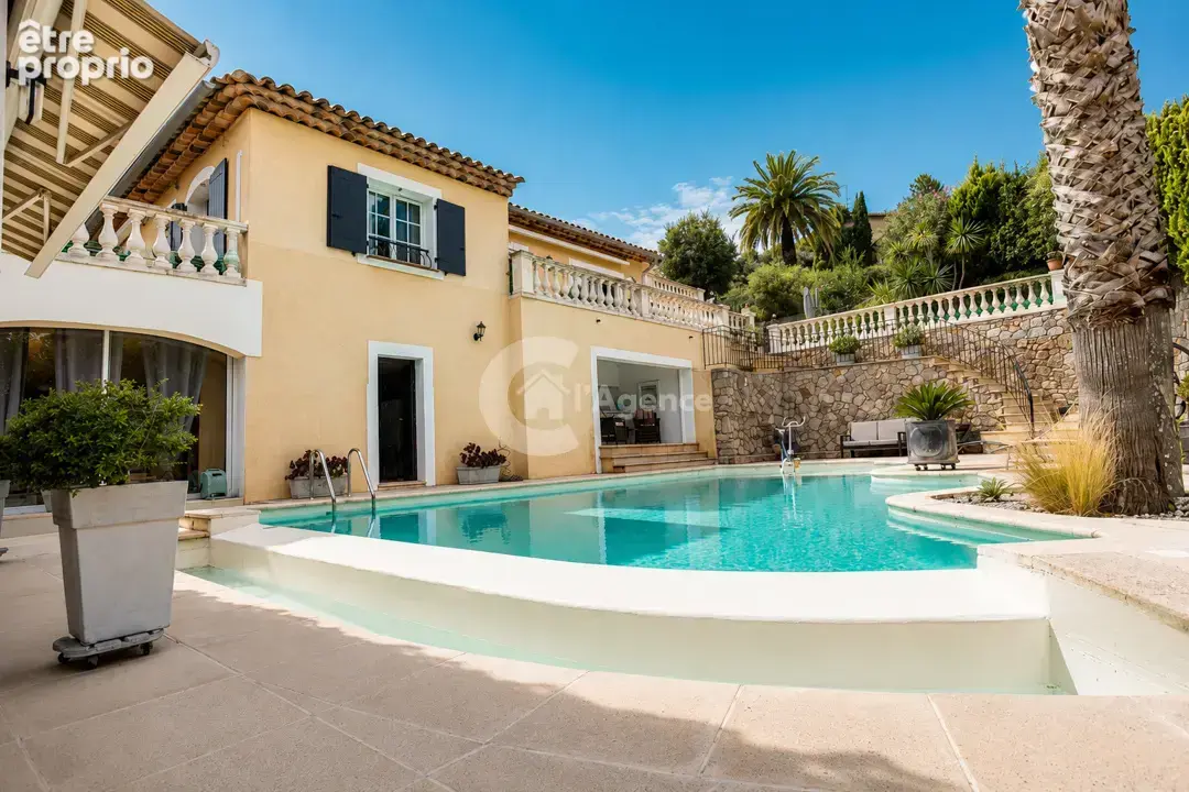 Superbe propriété indépendante de 205 m2 avec piscine sur un terrain de 3200 m2 - photo 14