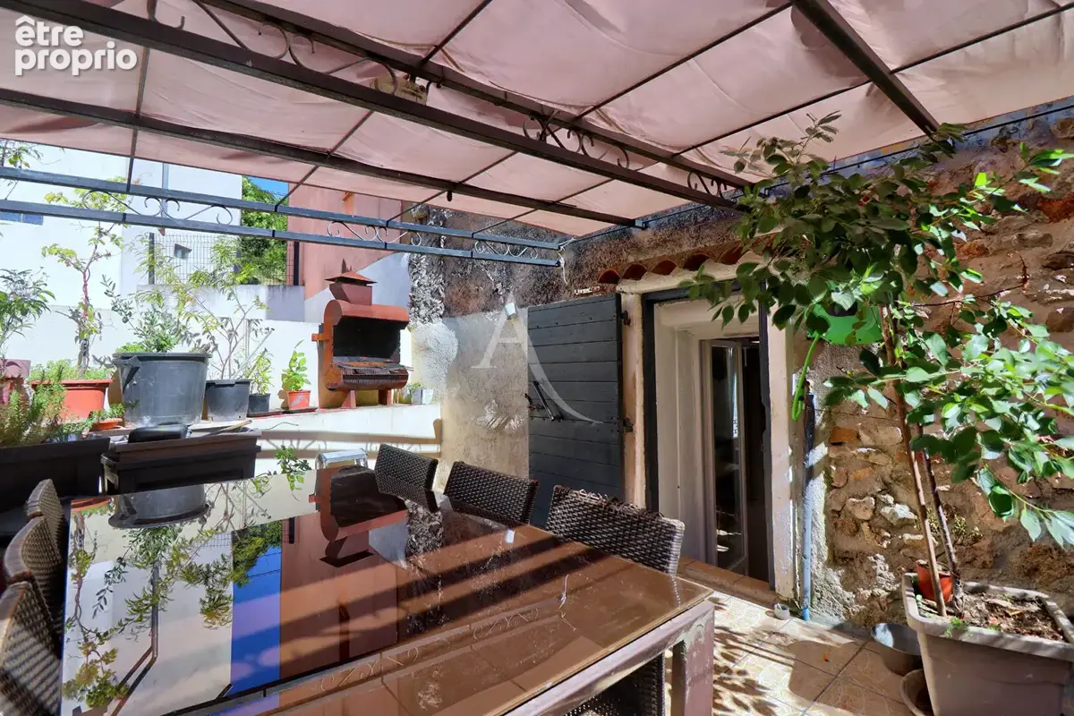 Maison de village avec terrasse, garages, cave a rians - photo 12