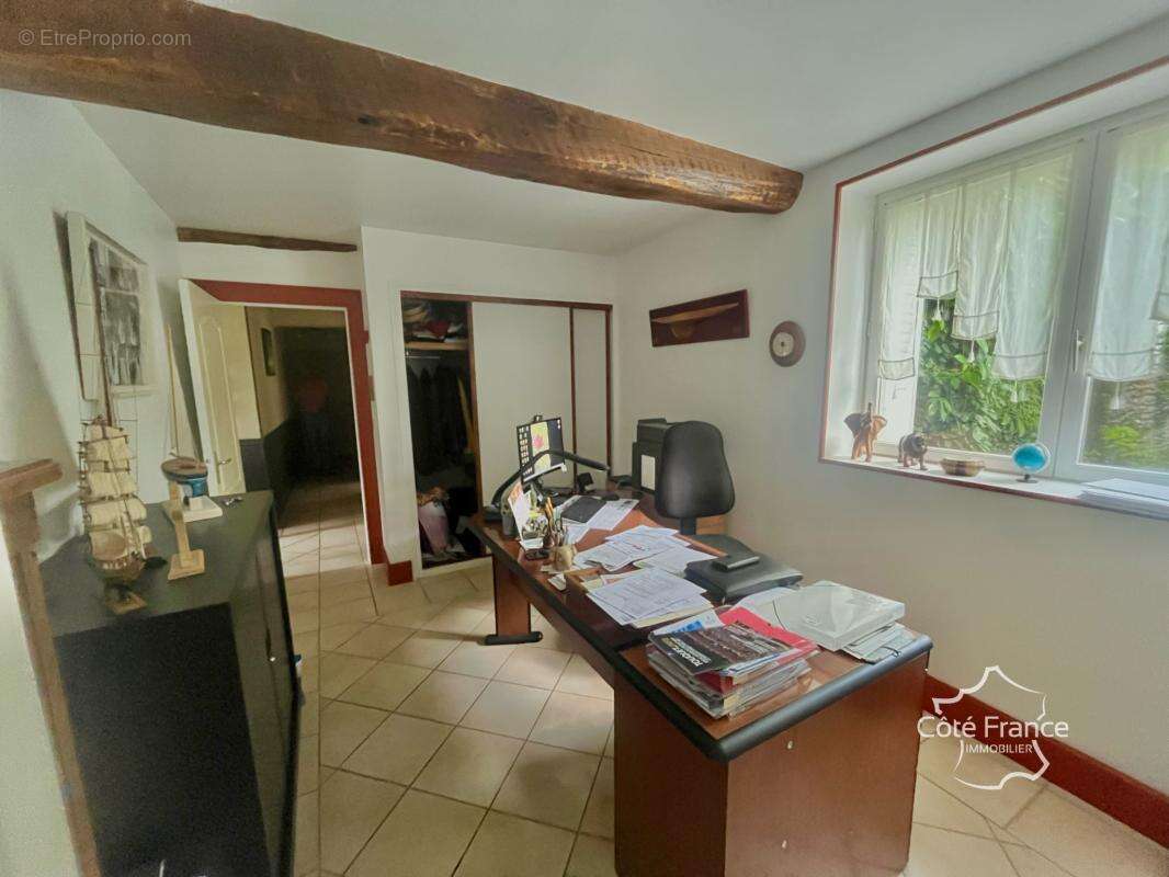 Maison à AILLANT-SUR-THOLON