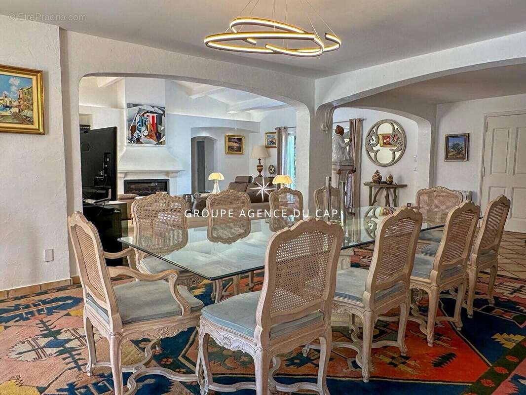 Maison à ROQUEBRUNE-SUR-ARGENS