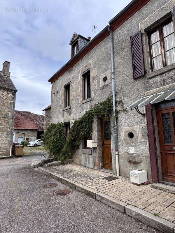 Maison 71 m² à Cressat  - photo 2