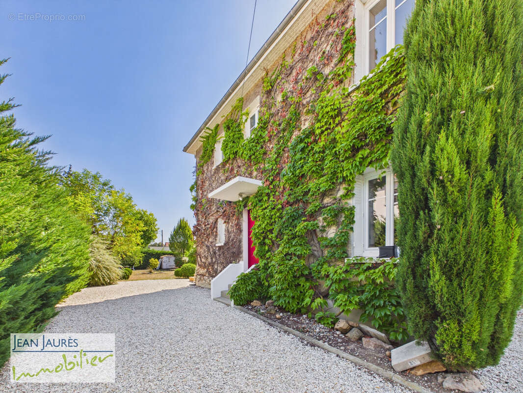 SAINTE-SAVINE   Maison familiale de charme, 4 chambres et beaux volumes ! - photo 3