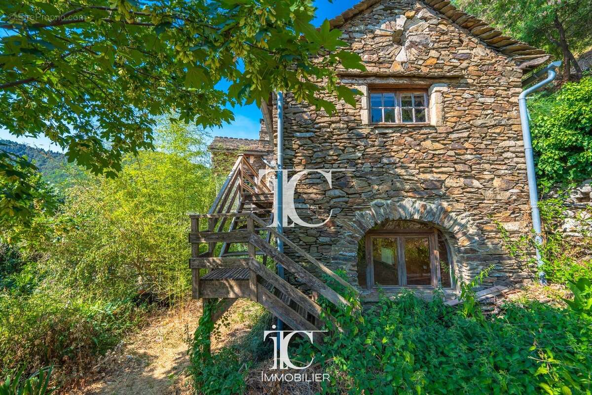 Mas du xviii siècle à rénover  122 m² habitables  terrain de 522 m²  vue panoramique sur les cévennes - photo 2