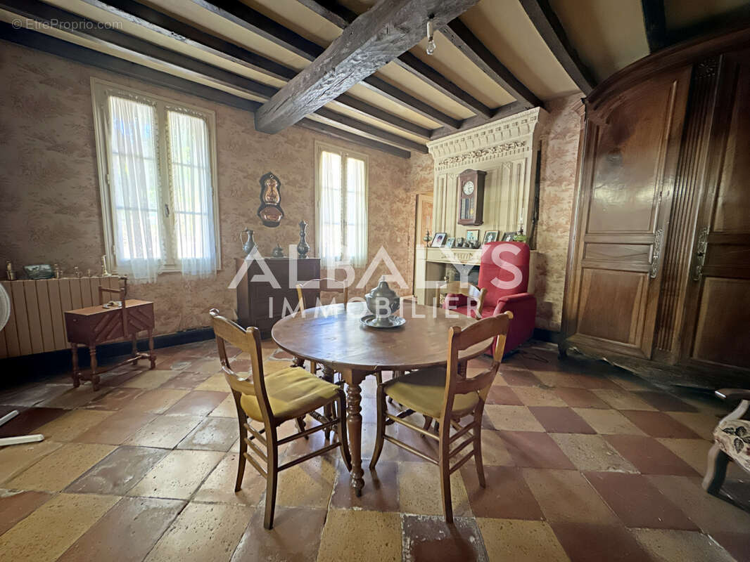Maison à LES ARTIGUES-DE-LUSSAC