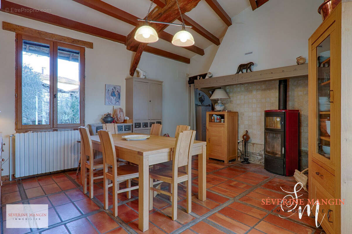 Maison 364 m² à Mours-Saint-Eusebe  - photo 8