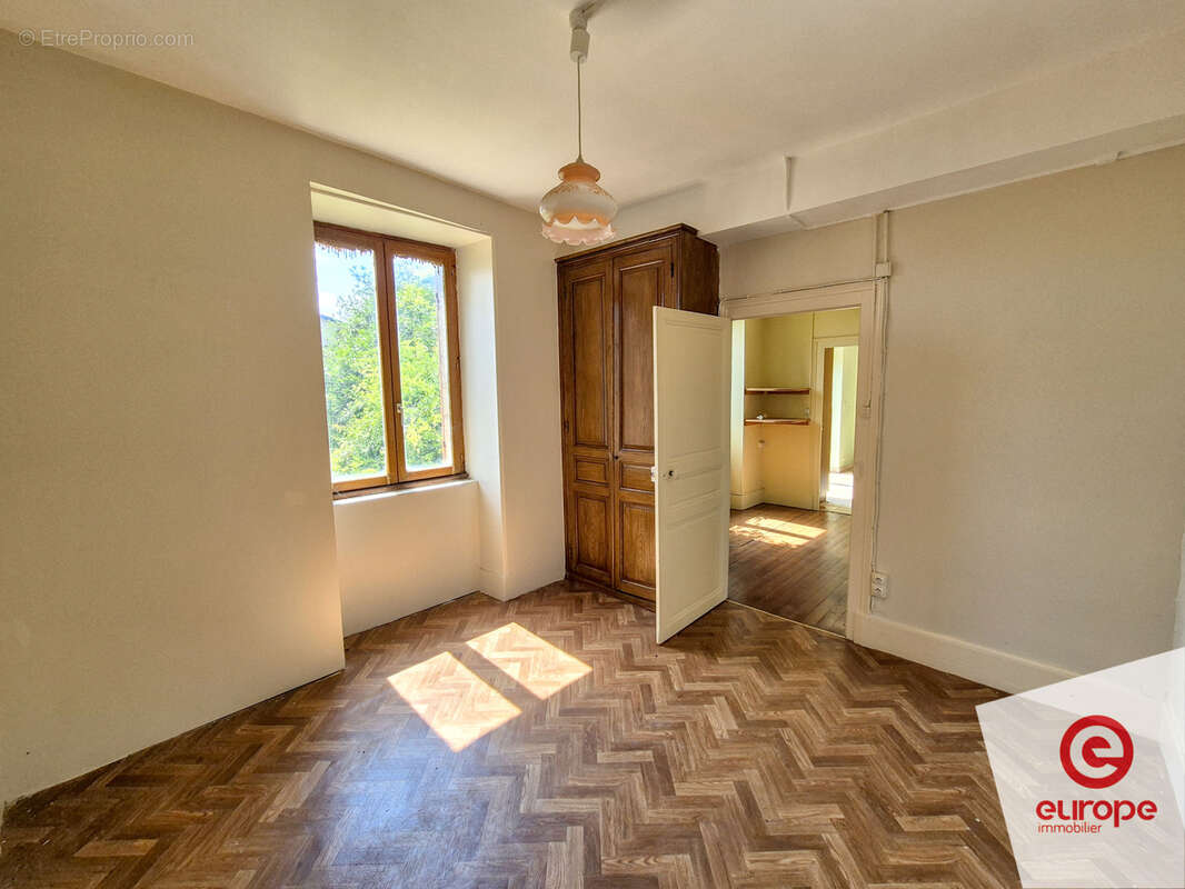 Ferme 10 pièces de 258m2 avec jardin et dépendances à Guillon-Terre-Plaine - photo 4