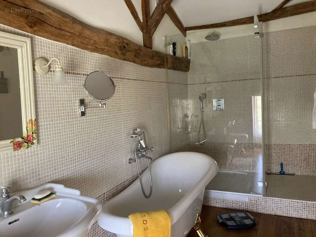 Jolie maison en pierre avec piscine au cœur du village - photo 11
