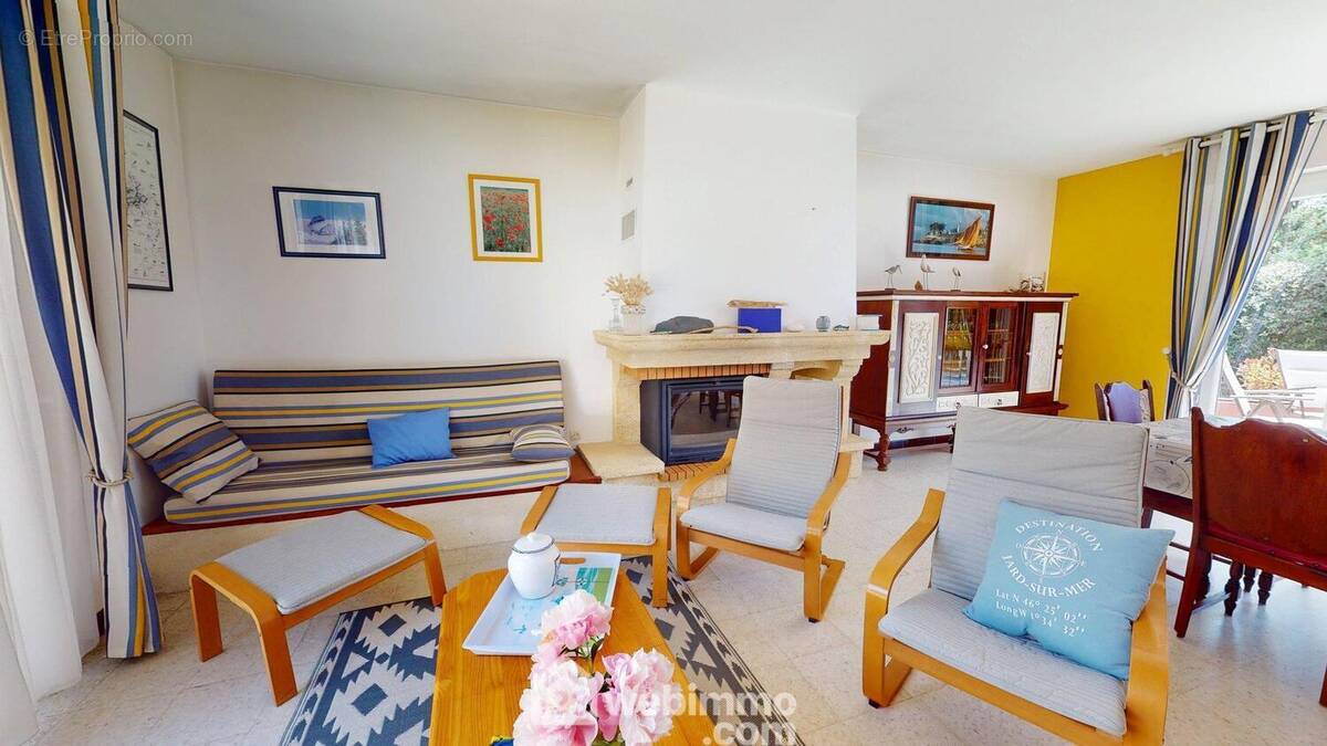 Séjour avec insert. - Maison à JARD-SUR-MER