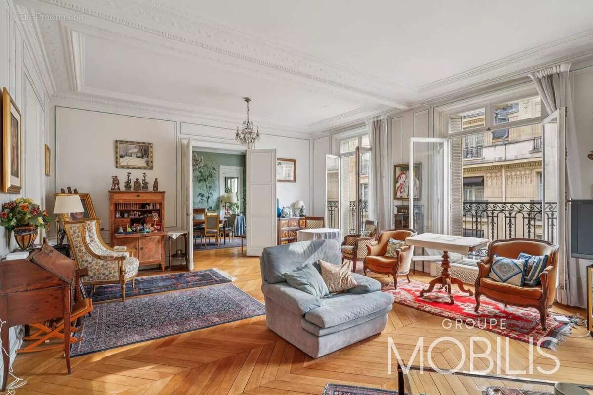 Appartement à PARIS-17E