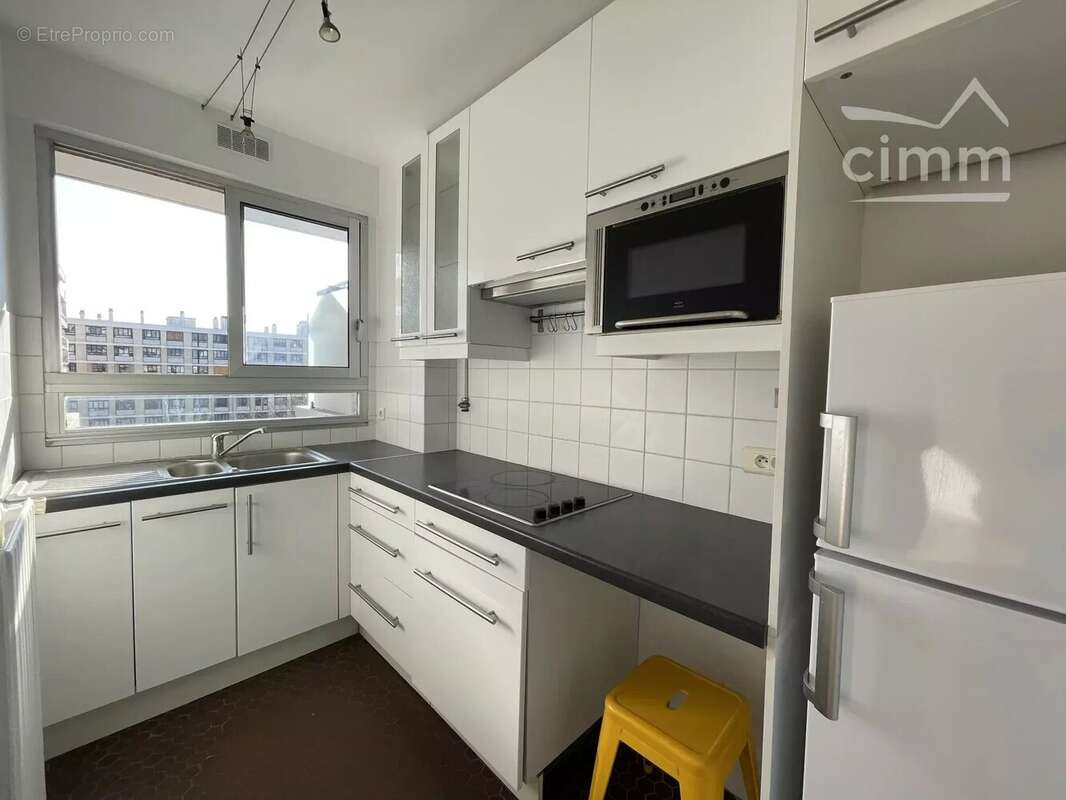 Soleil et vue dégagée pour ce grand studio avec balcon - photo 6