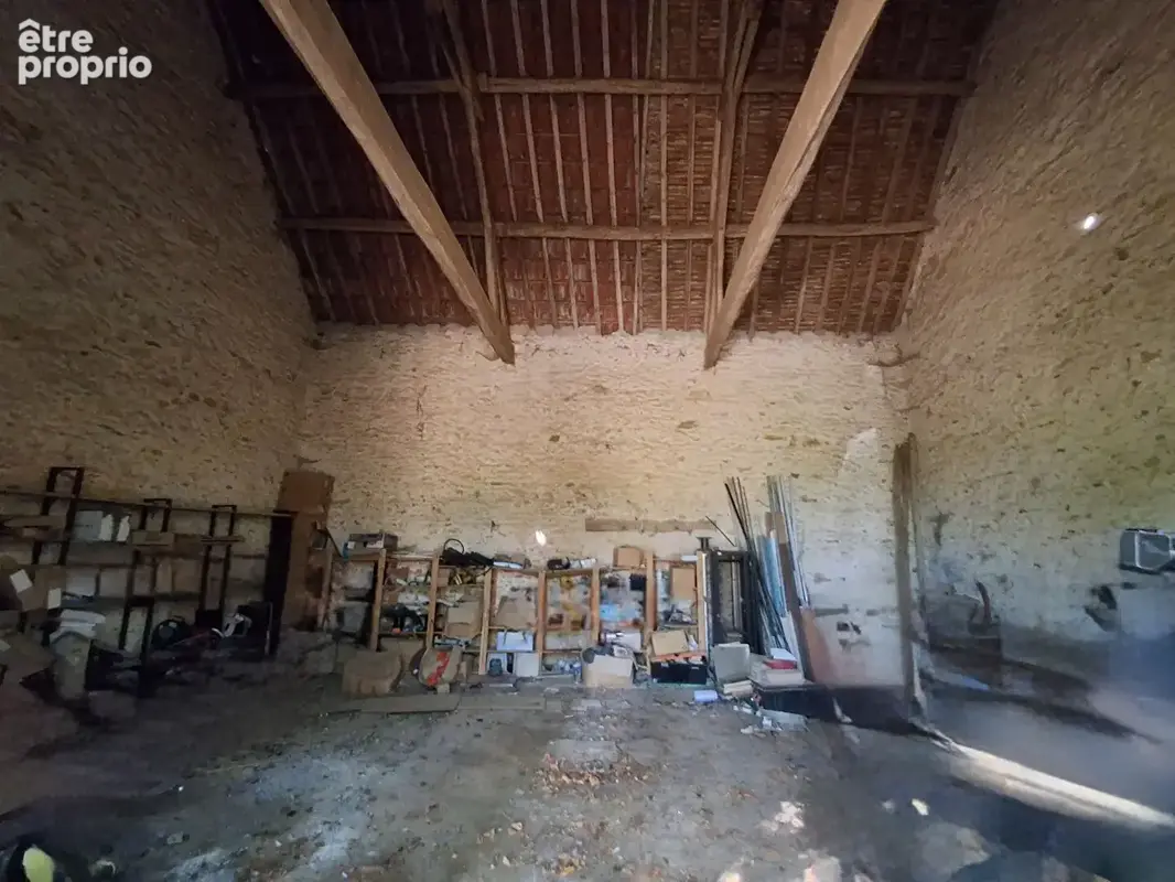 Ancien corps de ferme et ses dependances -tres beau potentiel - photo 8