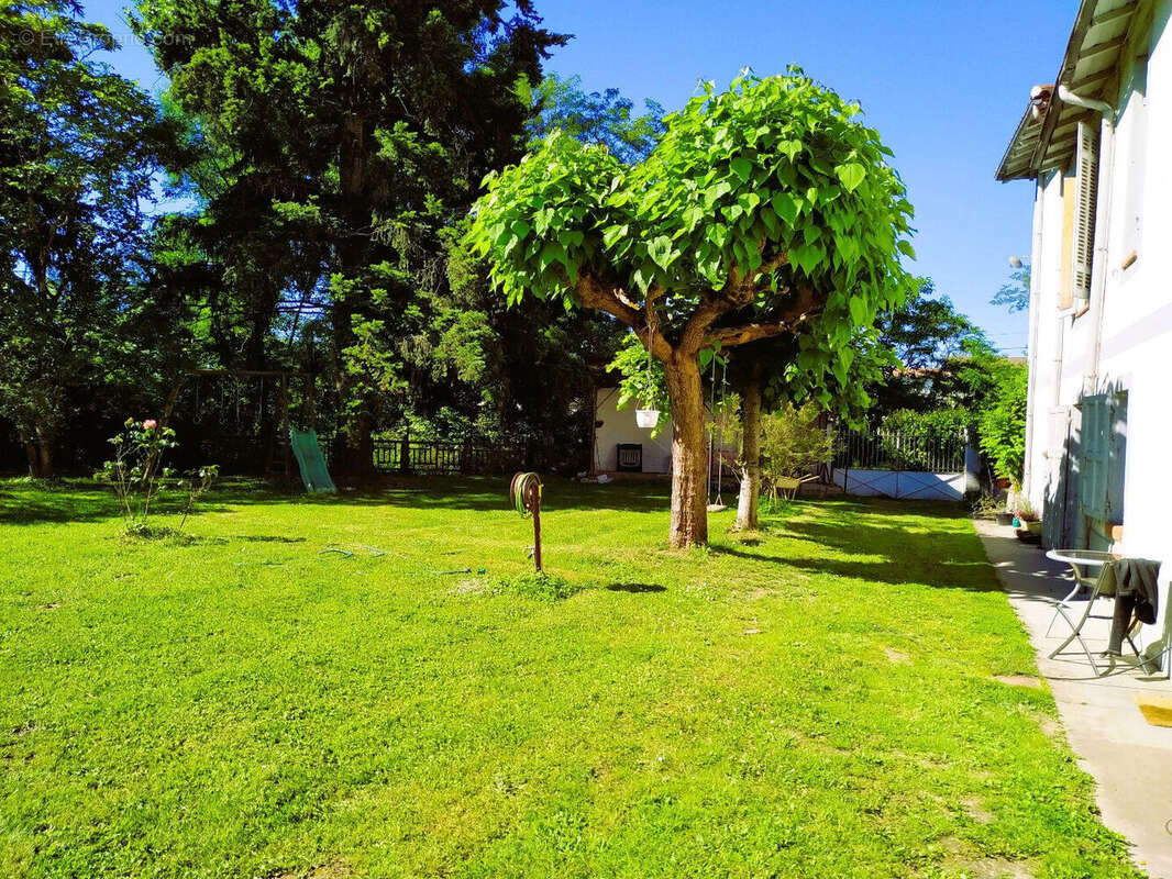 Propriété de caractère et de charme dans parc avec piscine et gites. - photo 11
