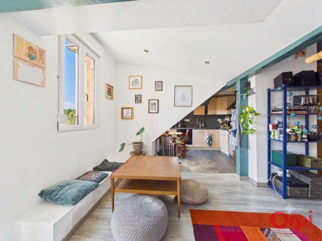STRASBOURG – Route de Schirmeck  Charmant 2 pièces atypique avec balcon, mezzanine et cave - photo 2