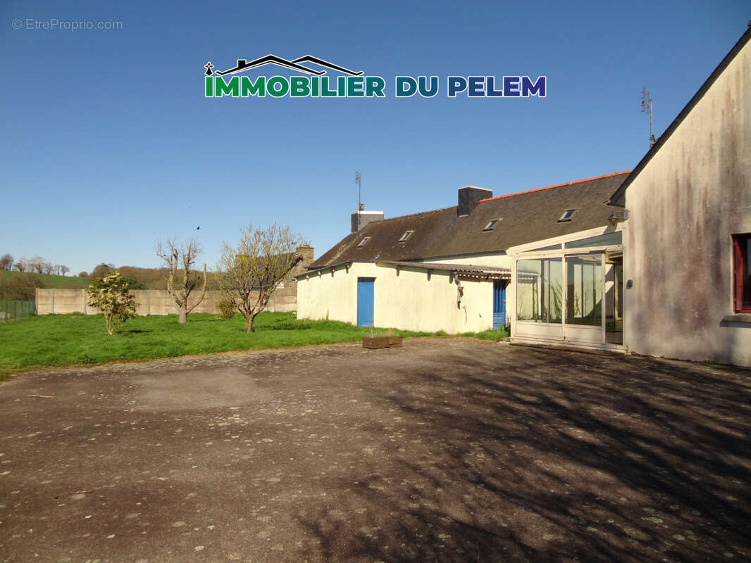 Maison de village avec jardin, garage et vue dégagée   un potentiel à révéler au cœur de Plelauff - photo 11
