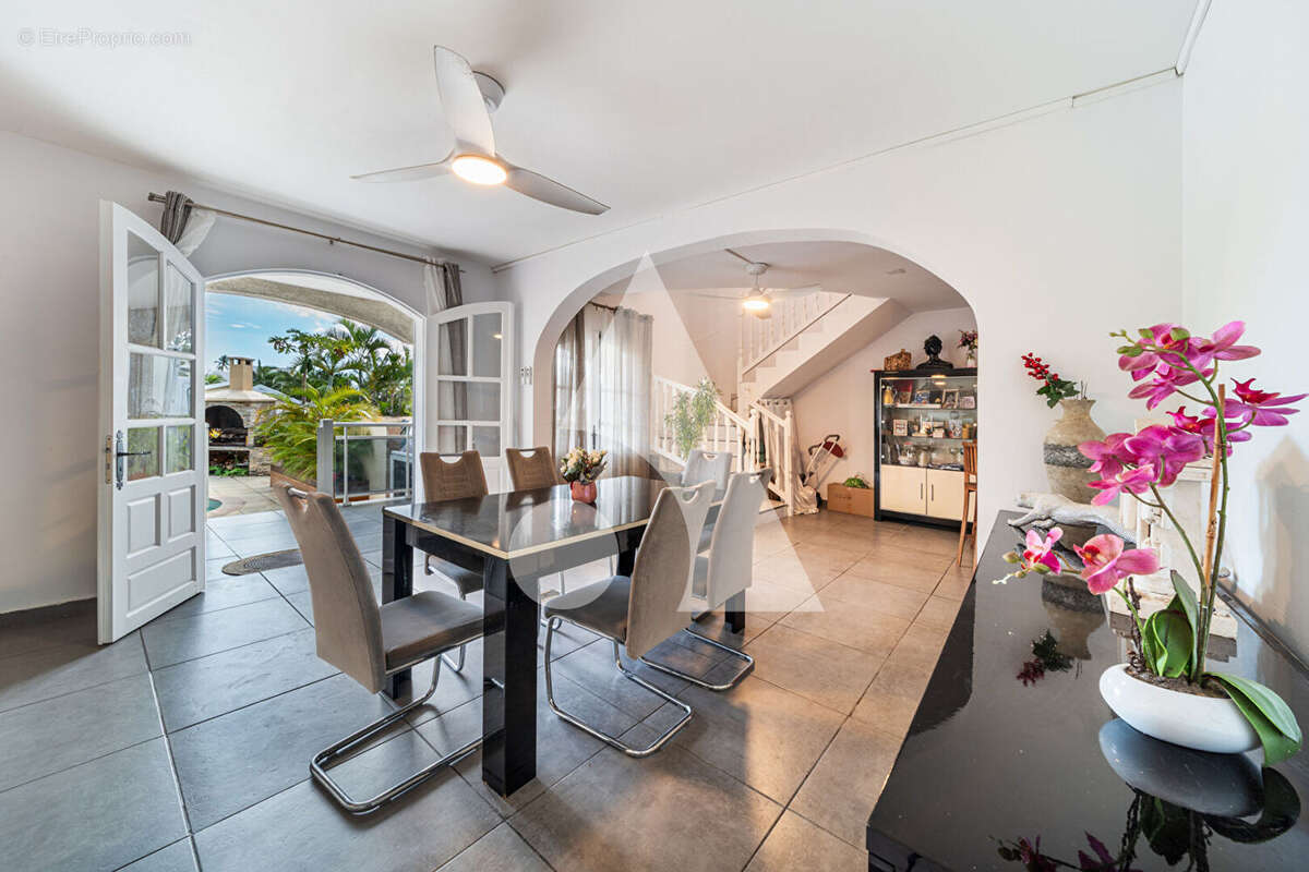 Exclusif  à la Possession la villa de tous vos projets. - photo 7
