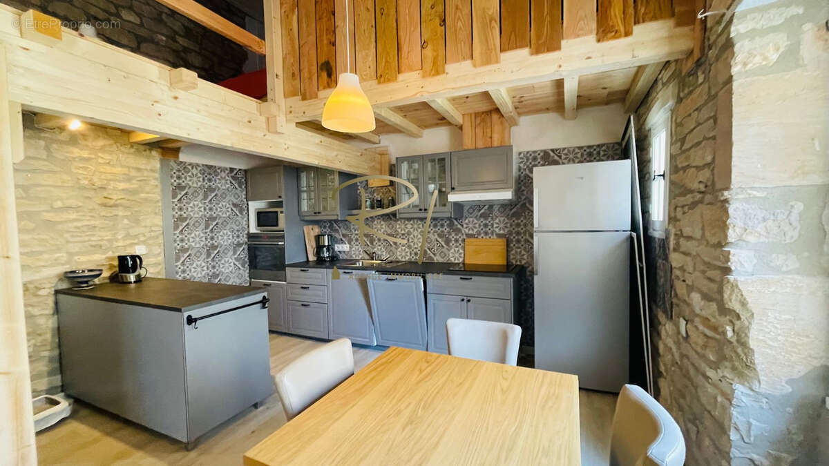 Coquette maison de village avec cour et terrasse Barjac - photo 4